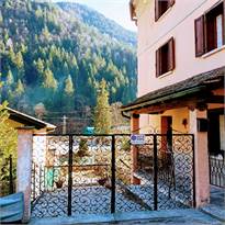 Porzione di casa · Vanzone con San Carlo